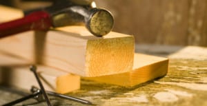 Entreprise franchise ou entreprise locale pour mes travaux de menuiserie ?