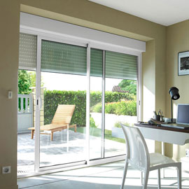 Opter pour une baie coulissante pvc avec volet roulant