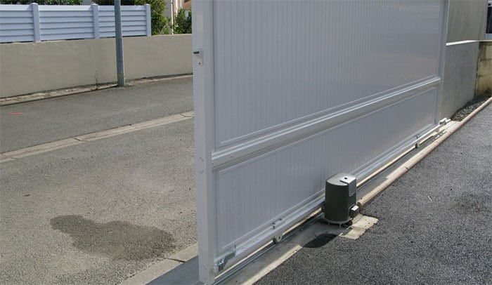 Comment monter un portail coulissant ?