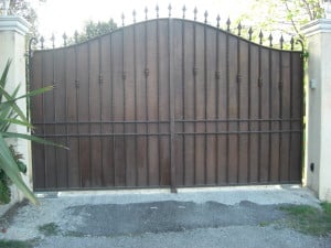 Quel matériau pour mon portail? PVC, Bois, Fer, ...