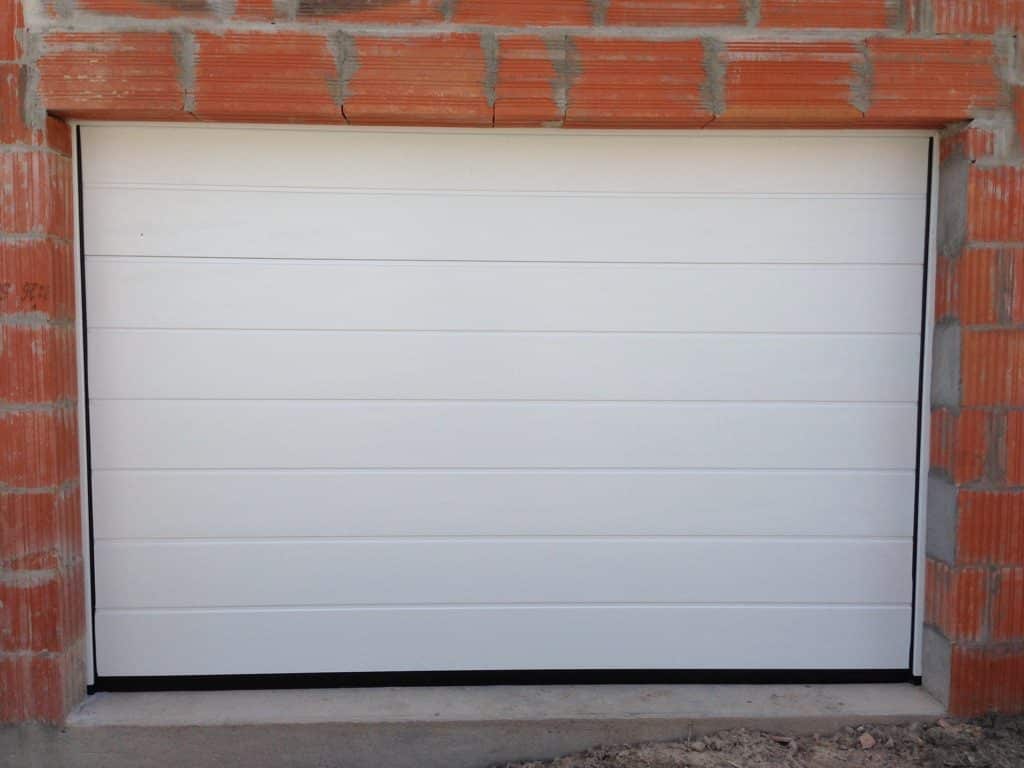 Porte de garage sectionnelle près de Bordeaux