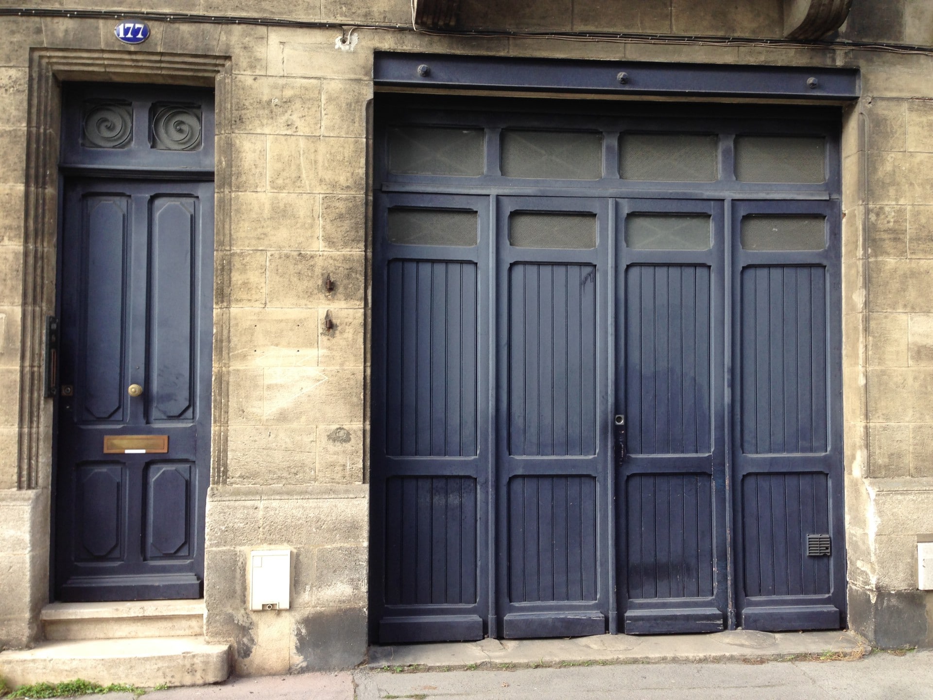 Porte en bois à Bordeaux