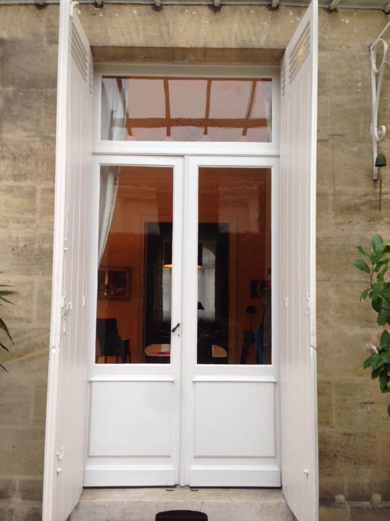 Porte en bois à Bordeaux avec DL Menuiserie