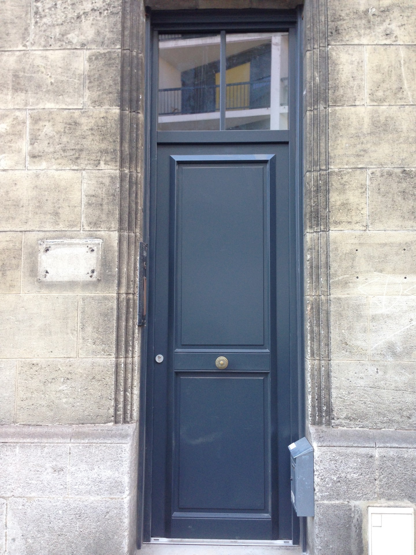 Porte en bois dans le 33