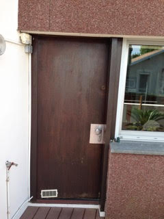 Porte en bois à Bordeaux en Gironde