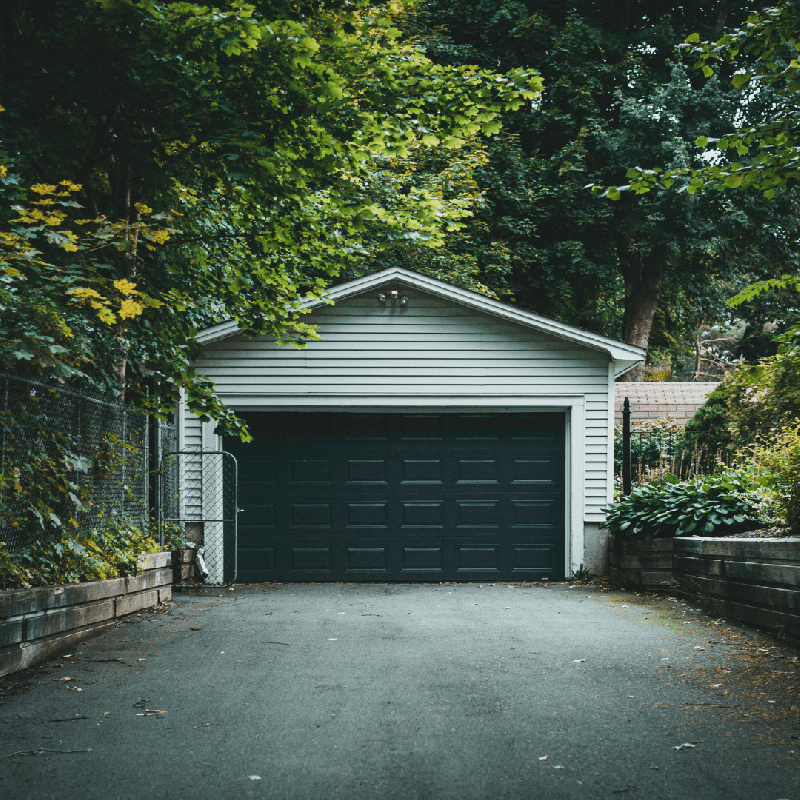 Comment entretenir ma porte de garage en PVC ?