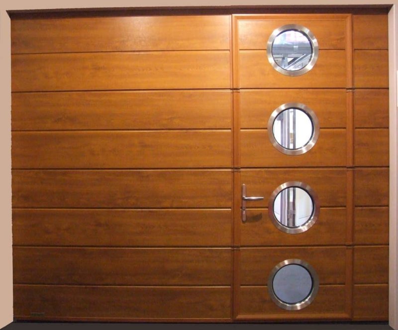 Opter pour une porte garage sectionnelle avec portillon